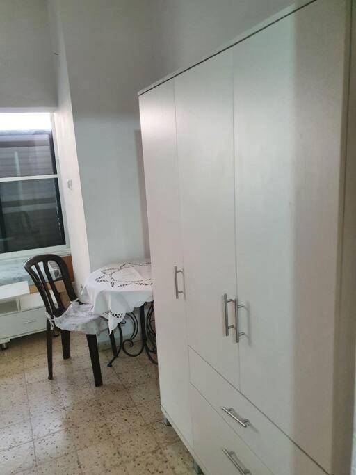 2 Bedroom Apartment In Batiya Makov Shared Rooms Rechovot Esterno foto